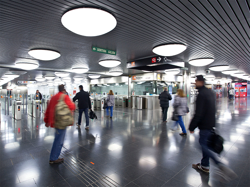La ATM acuerda la suspensión temporal del pago del transporte público del área de Barcelona por actividades esenciales